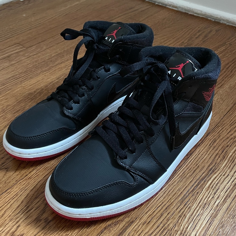 Mens Nike Jordan 1 Retro Mid Bred 2018 BQ6578-001